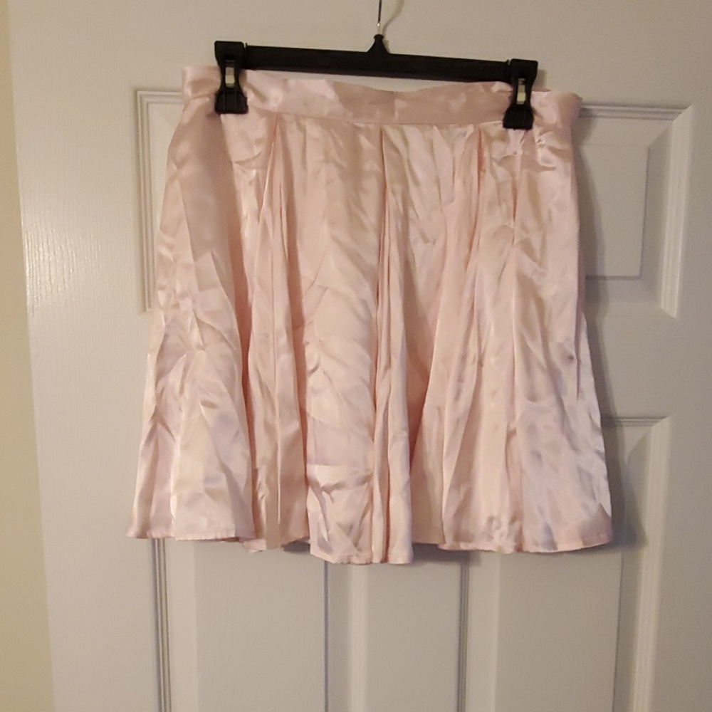 FOREVER 21 PALE PINK MINI SKIRT